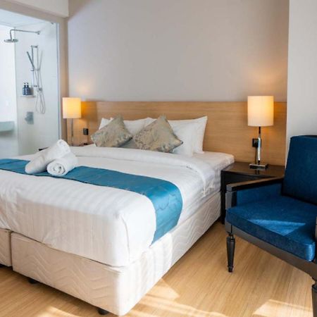 The Straits Melaka By Perfect Host Aparthotel Exterior photo